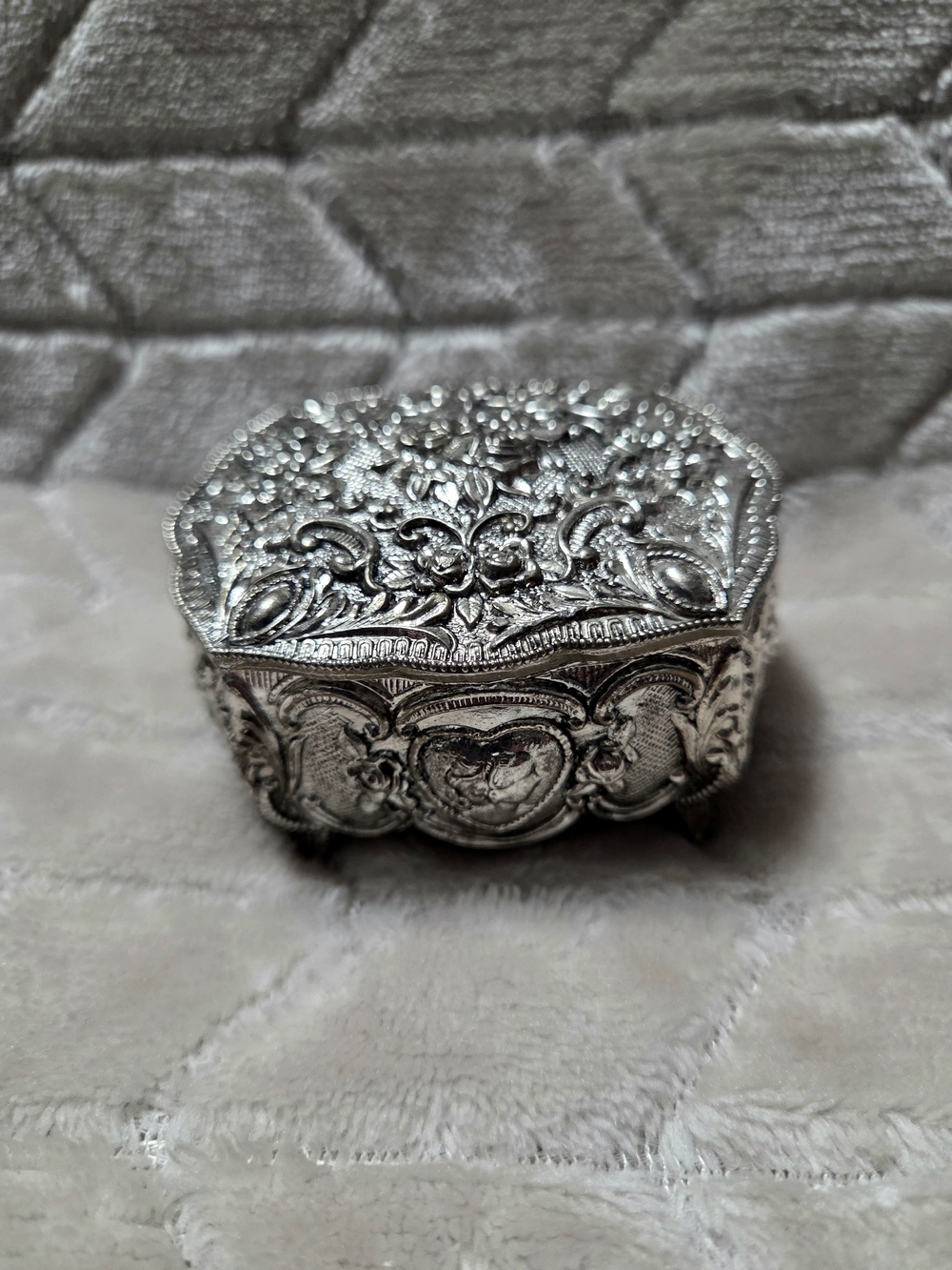 Vintage Decorative Silver Ornate Jewelry Box - Elegant Women's Accessory